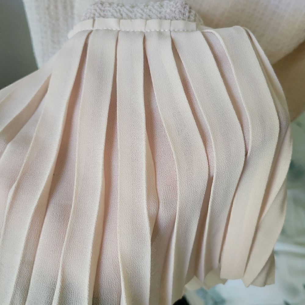 Carolina Belle pleated book top - Picture 4 of 11
